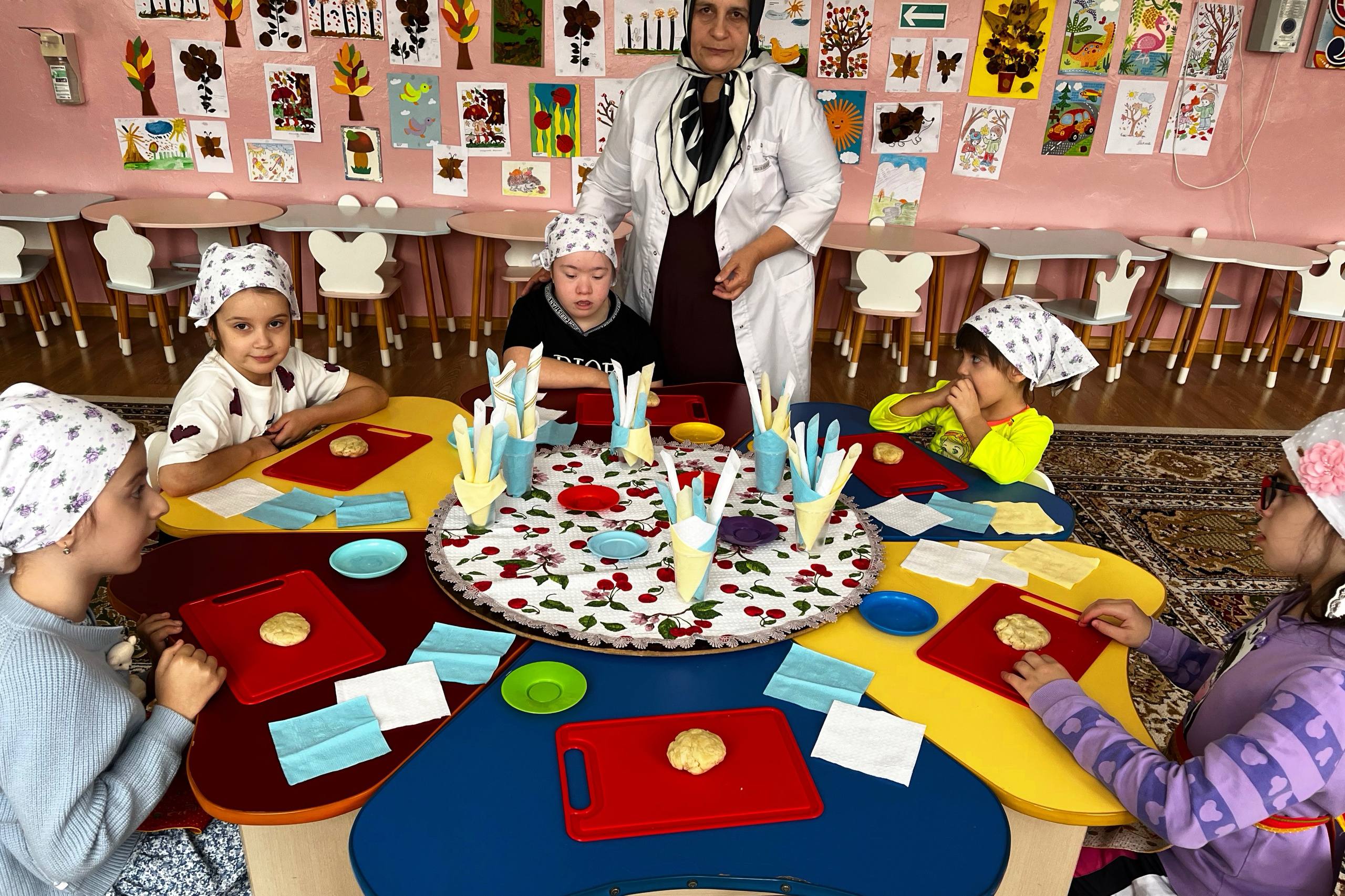 Групповое занятие по лепке из соленого теста «Угощение для Мишки»